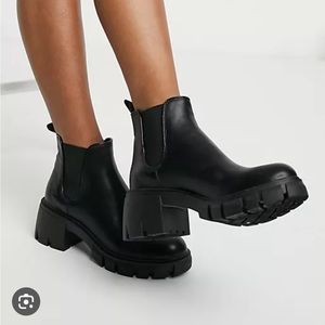 Steve Madden Howler Boots Size 8.5